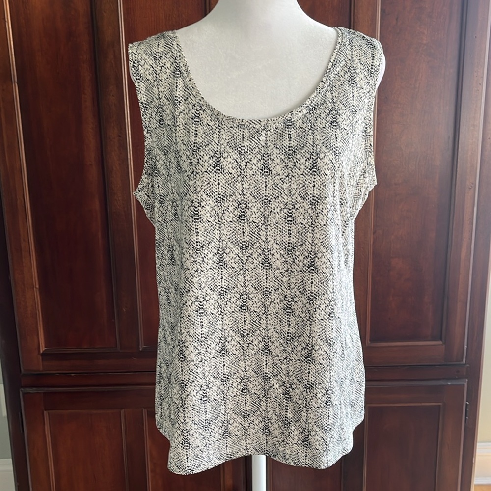 212 Collection Round Neck Sleeveless Stretch Top. Abstract Black & Cream Design.